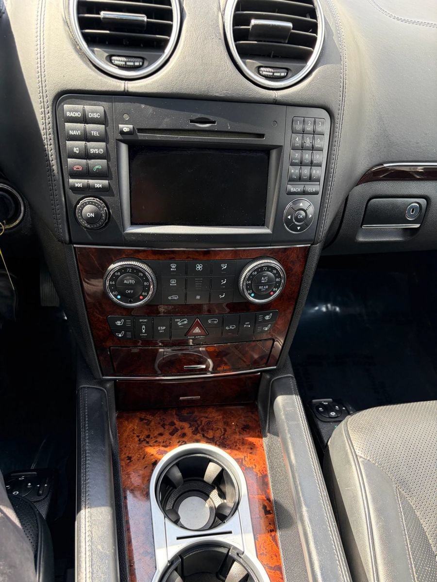 Used 2011 Mercedes-Benz GL 550 4MATIC image 17