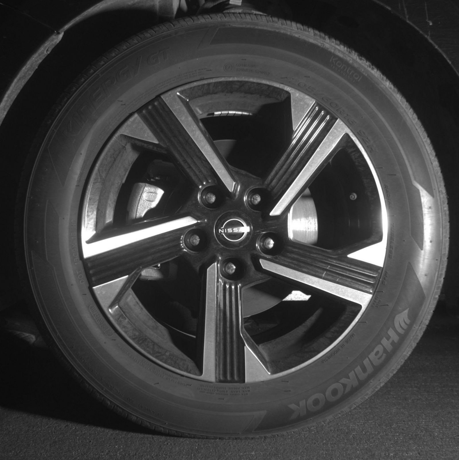 Used 2025 Nissan Sentra SV FWD image 14