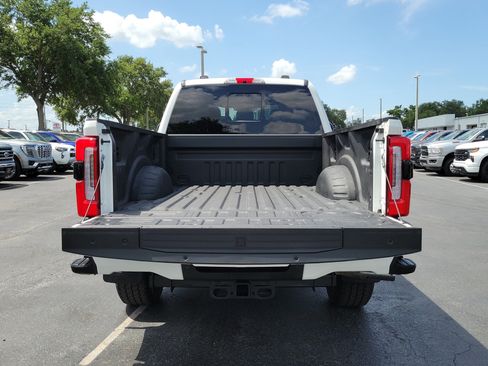 Certified 2024 Ford F250 Platinum w/ FX4 Off-Road Package AWD/4WD image 9