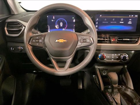 Used 2025 Chevrolet TrailBlazer LT AWD/4WD image 5