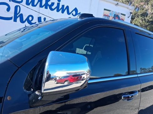 Certified 2025 Chevrolet Suburban Premier image 5