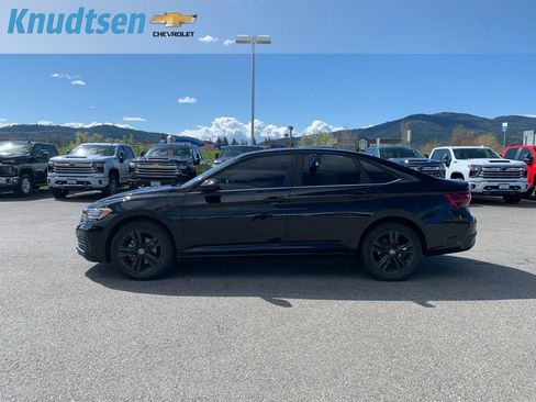 Used 2022 Volkswagen Jetta SE FWD image 4