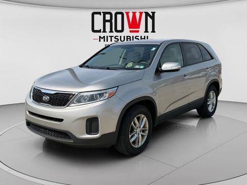 Used 2015 Kia Sorento LX FWD image 2
