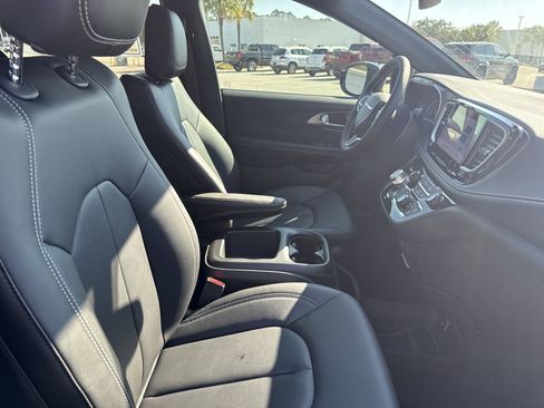 New 2026 Chrysler Pacifica Select image 20