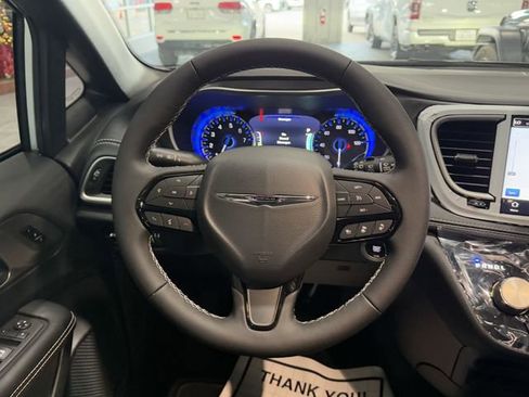 New 2026 Chrysler Pacifica Select w/ S Appearance Package FWD image 19