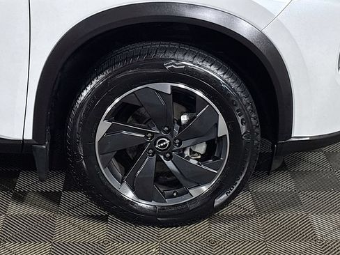 Used 2024 Nissan Rogue SV AWD/4WD image 22