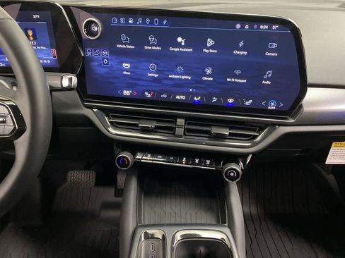 Used 2024 Chevrolet Equinox EV RS image 24