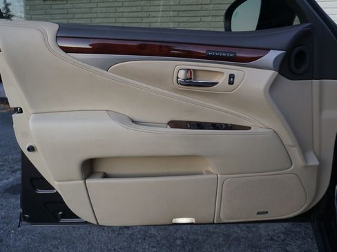 Used 2015 Lexus LS 460 image 26