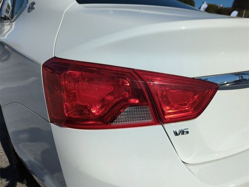 Used 2019 Chevrolet Impala LT image 18