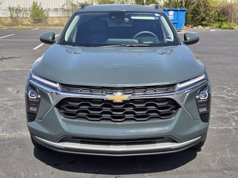 Used 2025 Chevrolet Trax LT image 8