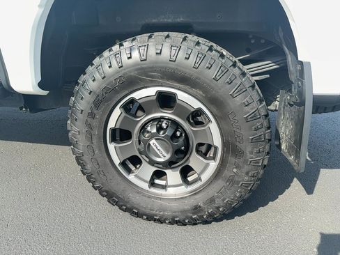 Used 2023 Ford F350 Lariat w/ Lariat Ultimate Package AWD/4WD image 15