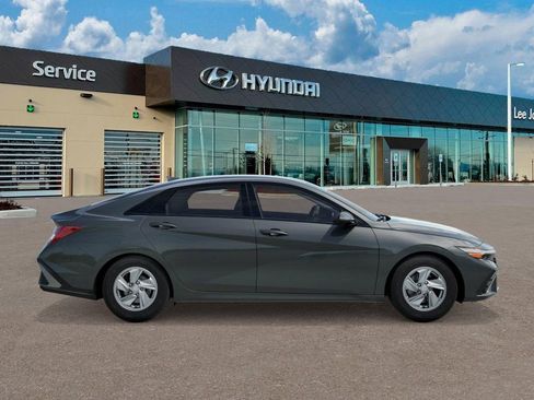 New 2026 Hyundai Elantra SE FWD image 7