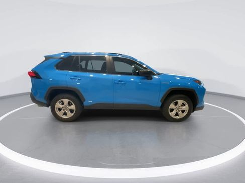 Used 2021 Toyota RAV4 LE image 9