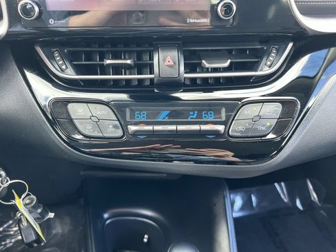 Used 2020 Toyota C-HR LE FWD image 19