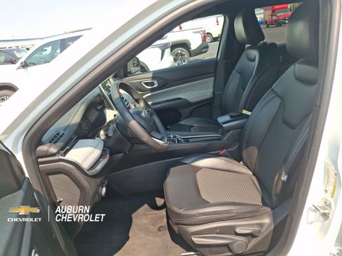 Used 2024 Jeep Compass Latitude AWD/4WD image 17