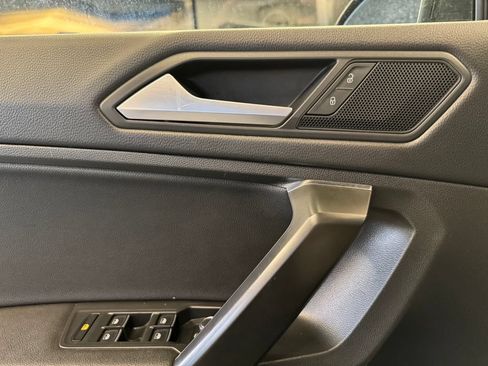 Used 2021 Volkswagen Tiguan SEL w/ 3rd Row Seat Package AWD/4WD image 18