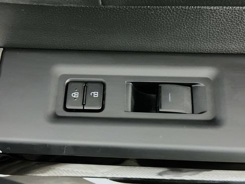 Used 2025 Toyota Tundra Limited AWD/4WD image 29
