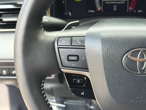 Used 2025 Toyota Camry SE w/ Convenience Package FWD image 21