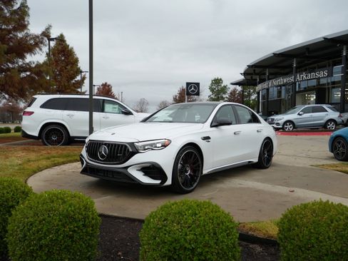 New 2026 Mercedes-Benz E 53 AMG e 4MATIC Sedan image 3