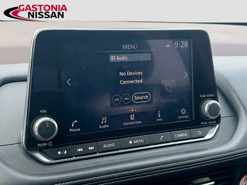 Used 2023 Nissan Rogue SV image 18