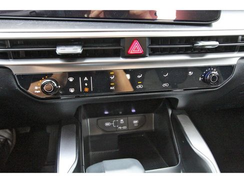 Certified 2026 Kia Sorento LX FWD image 28