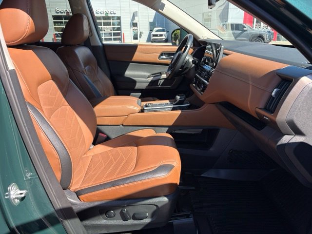 Used 2023 Nissan Pathfinder Platinum w/ Cargo Package AWD/4WD image 21