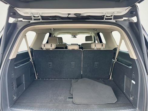 Certified 2024 Ford Expedition Max XLT image 9