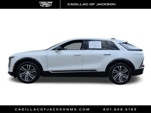 Certified 2024 Cadillac Lyriq Luxury RWD image 8