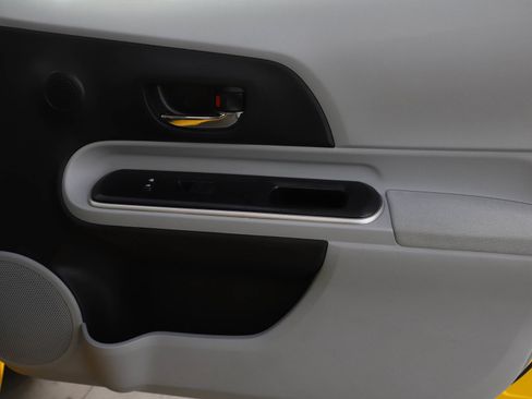 Used 2014 Toyota Prius C Three image 9