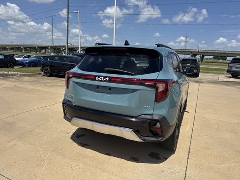 Certified 2024 Kia Seltos EX AWD/4WD image 12