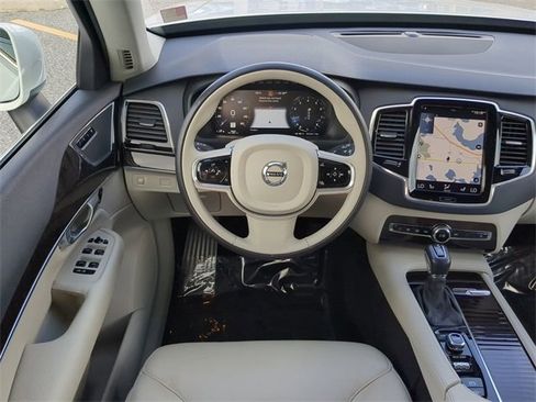 Used 2017 Volvo XC90 T6 Momentum w/ Vision Package image 16