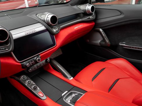 Used 2018 Ferrari GTC4Lusso image 21