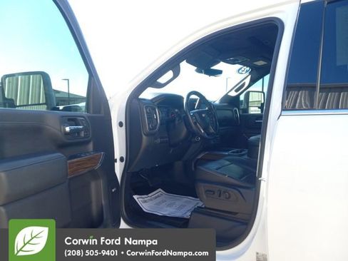 Used 2023 Chevrolet Silverado 3500 High Country w/ Z71 Off-Road Package image 9