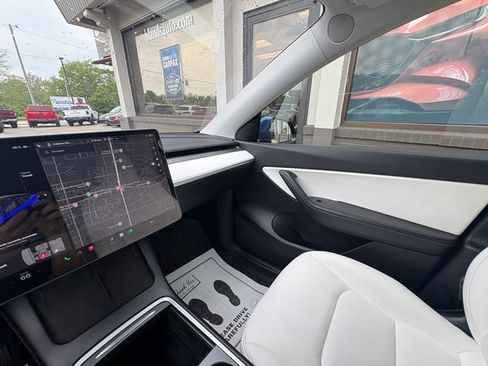 Used 2021 Tesla Model Y Long Range AWD/4WD image 27