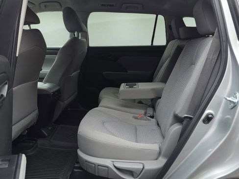Used 2023 Toyota Highlander LE image 14