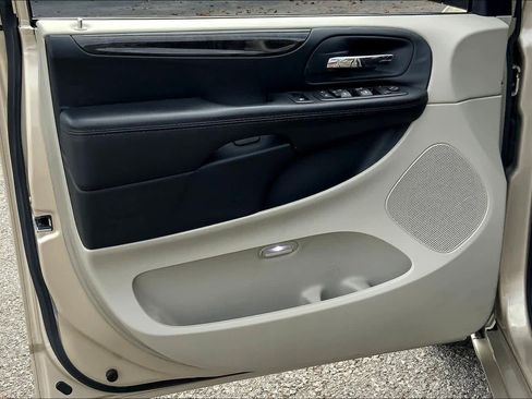 Used 2015 Dodge Grand Caravan SXT w/ Rear Park Assist Package image 20