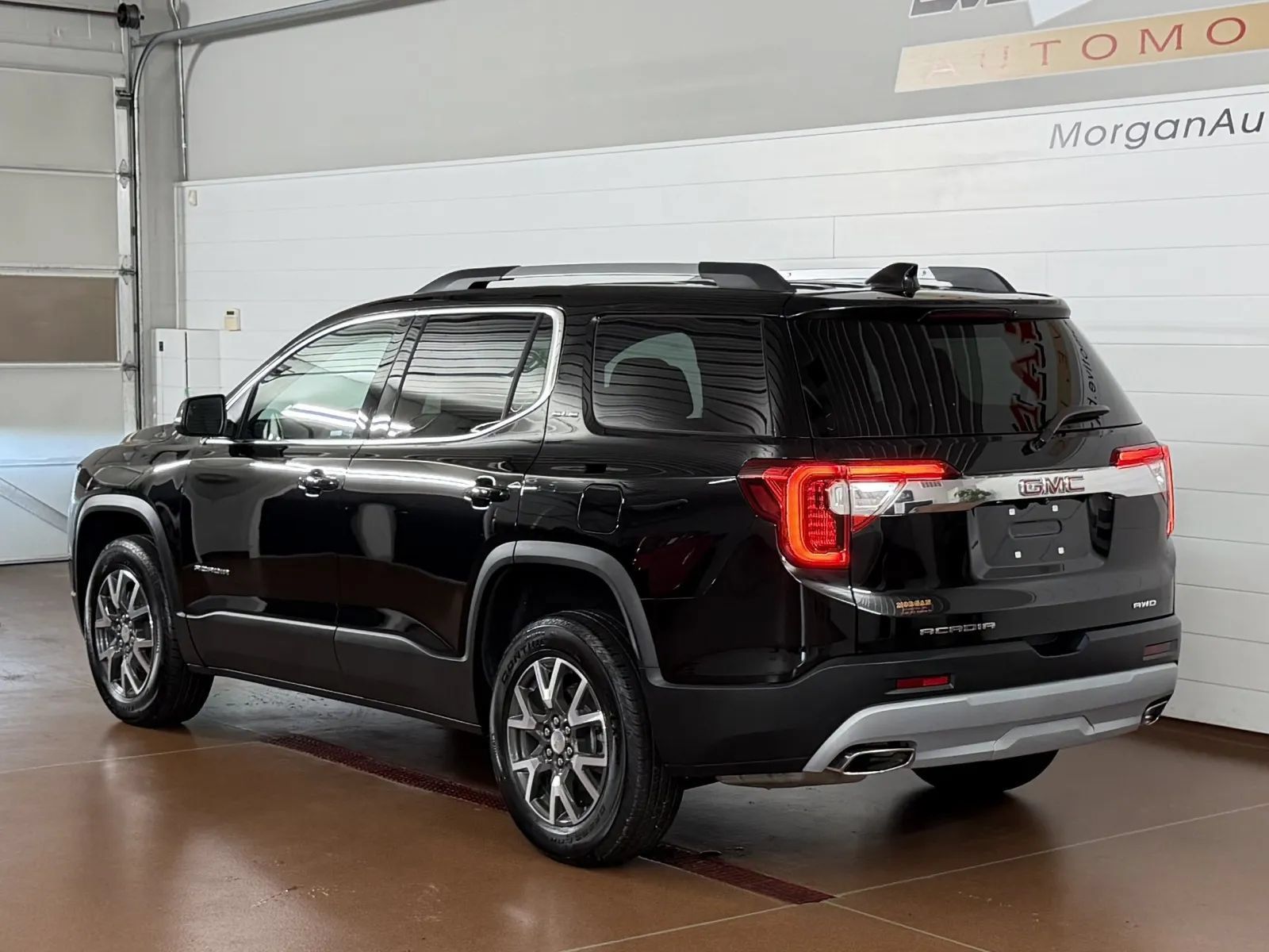 Used 2023 GMC Acadia SLE w/ Driver Convenience Package AWD/4WD image 5