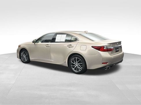 Used 2018 Lexus ES 350 w/ Luxury Package w/Wood Trim FWD image 3