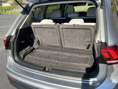Used 2020 Volkswagen Tiguan SE w/ Panoramic Sunroof Package FWD image 11