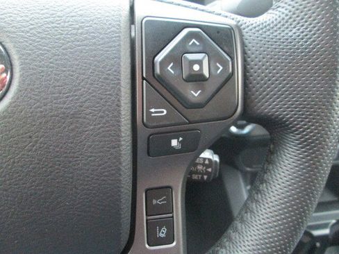 Used 2021 Toyota Tacoma TRD Sport image 19