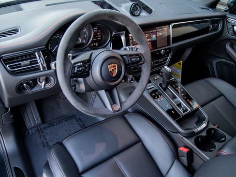 New 2026 Porsche Macan Turbo AWD/4WD image 4