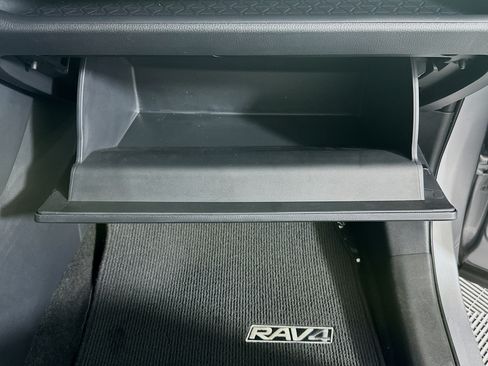 Used 2025 Toyota RAV4 LE FWD image 31