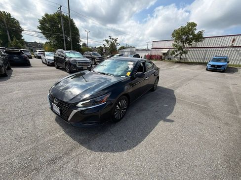 Used 2024 Nissan Altima 2.5 SV w/ SV Premium Package AWD/4WD image 16