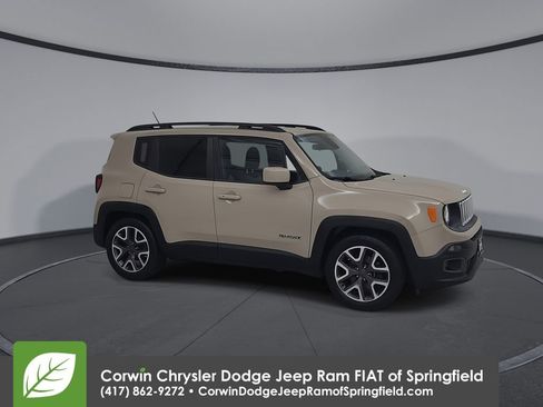 Used 2016 Jeep Renegade Latitude image 2