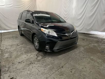 Used 2018 Toyota Sienna XLE