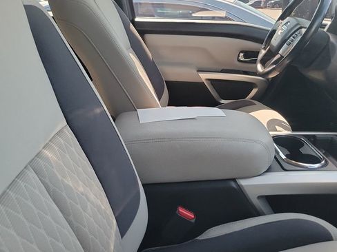 Used 2020 Nissan Titan SV w/ SV Convenience Package RWD image 5