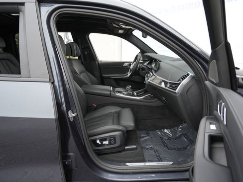 Used 2022 BMW X7 M50i w/ Dynamic Handling Package image 39