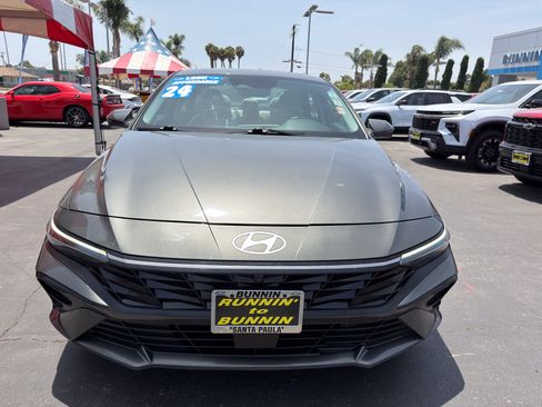 Used 2024 Hyundai Elantra Limited FWD image 45
