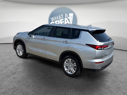 Used 2025 Mitsubishi Outlander ES AWD/4WD image 6