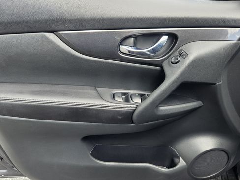 Used 2017 Nissan Rogue S FWD image 14